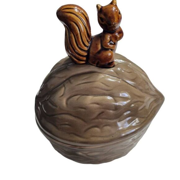 Vintage 1950s Walnut Squirrel With Acorn Canister Cookie Nut Jar Dish Bowl - Picture 2 of 6